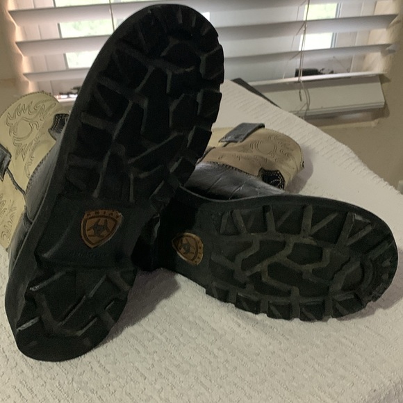 ARIAT Woman’s Embossed Fatbaby Western Boots - Picture 14 of 15